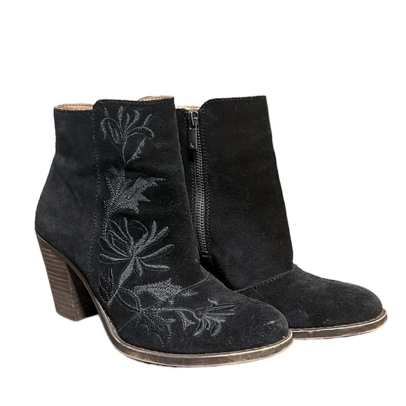 Lucky Brand Eleanor 2 Women's Black Suede Floral Embroidered Bootie 8M - Picture 3 of 11